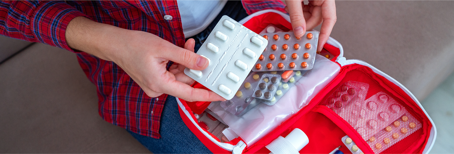 Nyaralás okosan – milyen gyógyszereket vigyünk magunkkal a bőröndben?
